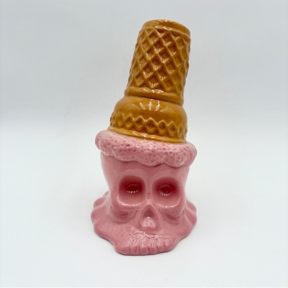 ☠️🍦Skull Ice Cream Cone Ceramic Figurine Unique Halloween Summerween 8" ☠️🍦 - Picture 2 of 6